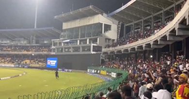 Sri Lankan fans threw garbage into the stadium