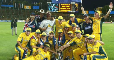The Australian cricket team poses for photographers after winning World Cup 2003•Mar 23, 2003•Reuters