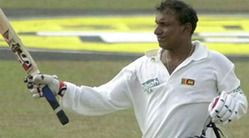 Aravinda de Silva acknowledges the cheers of the crowd during his magnificent double century•Jul 23, 2002•Reuters