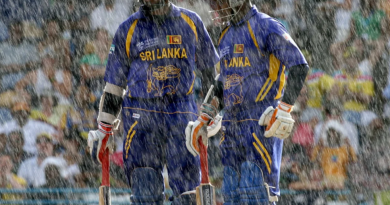 Sri Lanka's batsmen had to contend with the rain as well as Australia's bowlers•Apr 28, 2007•Getty Images
