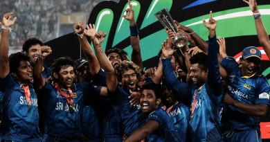 The Sri Lankan team lifts the World T20 trophy•Apr 06, 2014•AFP/Getty Images