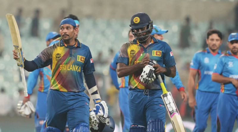 Tillakaratne Dilshan acknowledges the crowd after Sri Lanka's six-wicket win•Mar 17, 2016•AFP